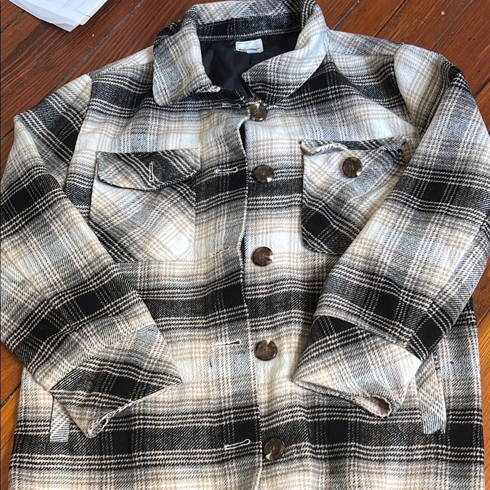 Kensie Black and White Lightweight Jacket for Effortless Style
